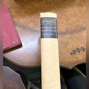 O'Neill Cream and Black Book Spine Accent